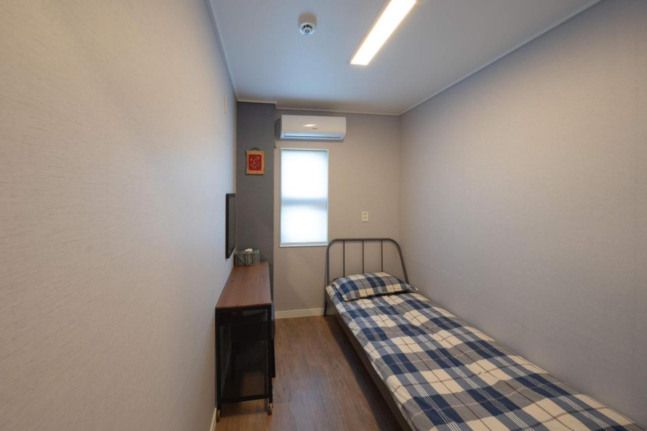 Sagye Travel Hotel Сеогвипо Екстериор снимка