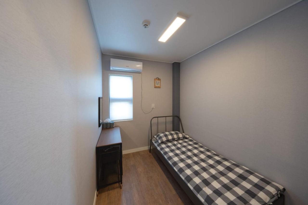 Sagye Travel Hotel Сеогвипо Екстериор снимка