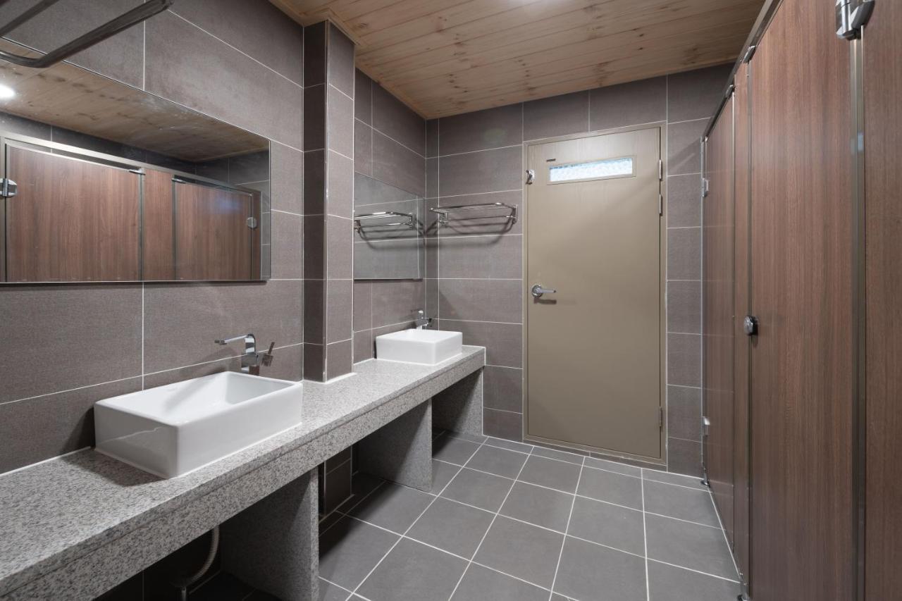 Sagye Travel Hotel Сеогвипо Екстериор снимка